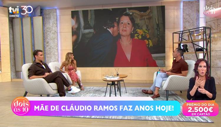 Claudio Ramos parabeniza a mãe/Reprodução TVI