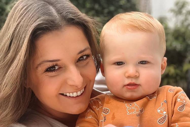 Maria Botelho Moniz com o filho